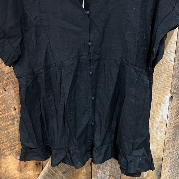 NWT Solid Butterfly Sleeve Collared Button Up Blouse. -A6 - Picture 2 of 6